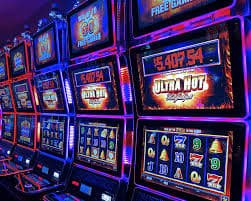 Bàn live casino trực tuyến với dealer thật tại 99kim Việt Nam